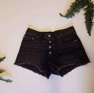 NWOT High Rise Distressed Levi Shorts!!